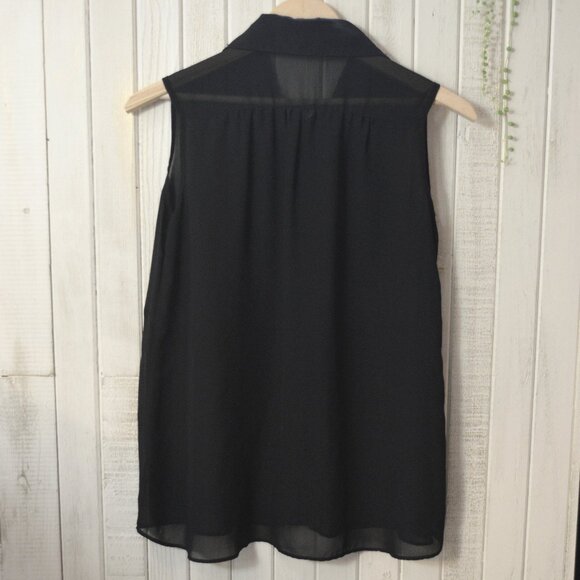 3/$15 🌺Jewel Collar sleeveless blouse - Picture 2 of 7